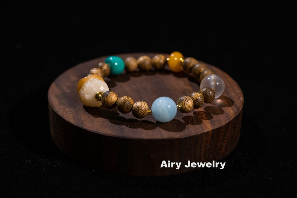 Original handmade bracelet made of agarwood gemstones
